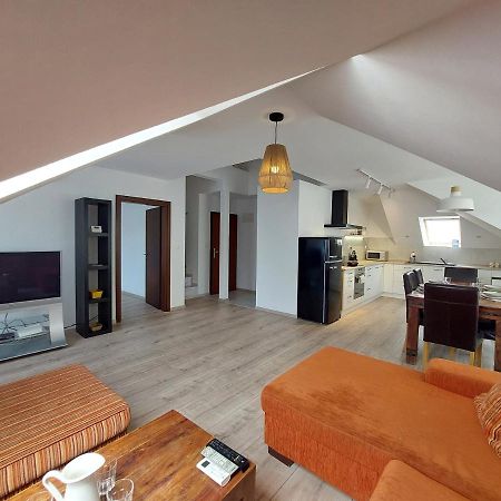 Utulny Apartman V Bratislava 4 מראה חיצוני תמונה